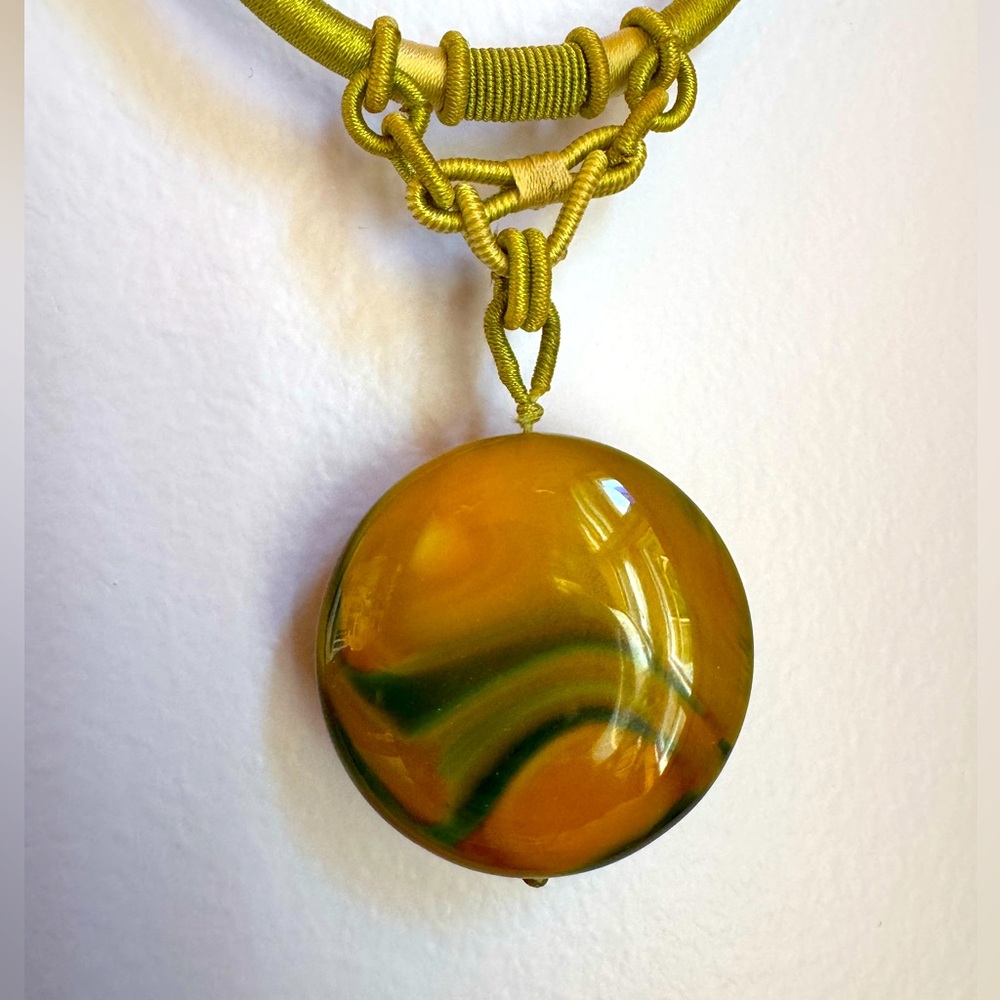 🫟3/$25🫟 Beautiful green thread wrapped necklace with polished agate stone/glass